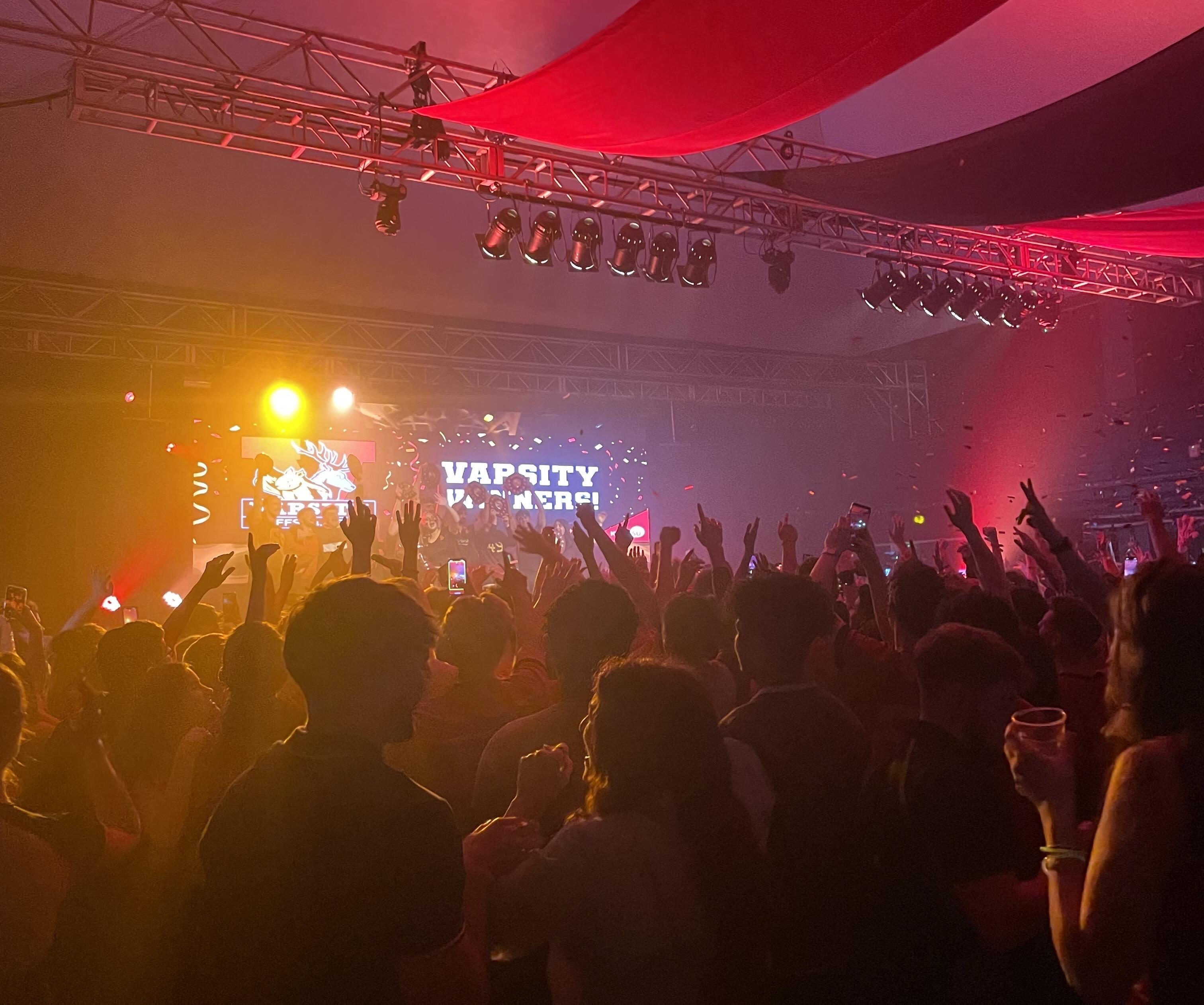 SUで行われるダンスパーティー SUで行われるダンスパーティー